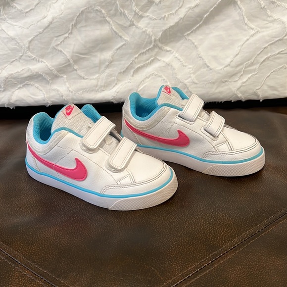 Nike Sneakers - Picture 1 of 11